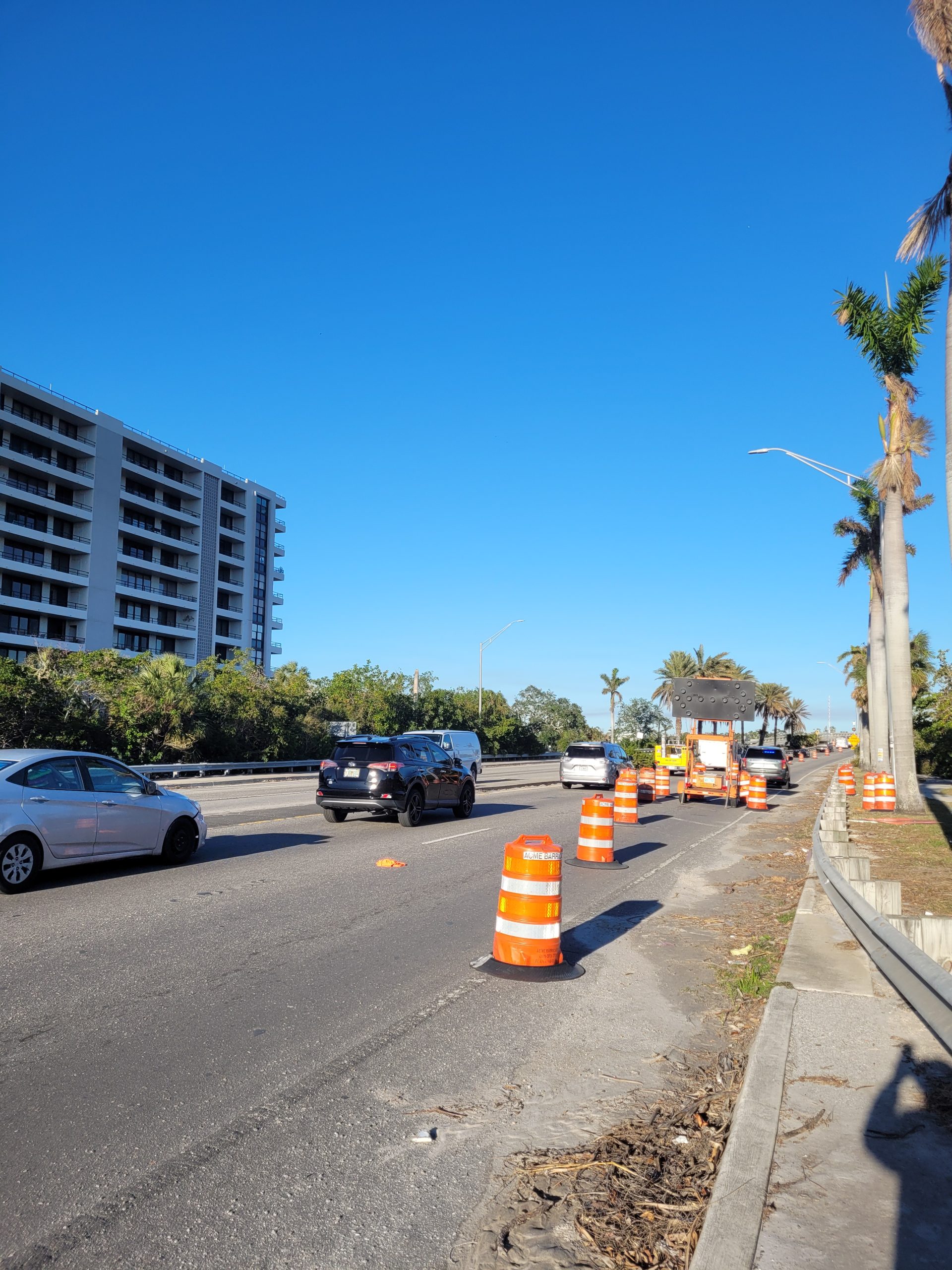 Traffic onto Siesta Key slows down due to lane closure to accommodate bridge repairs. (Photo by Ned Steele)